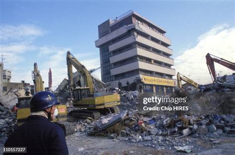 1995 Kobe Earthquake Photos and Premium High Res Pictures - Getty Images