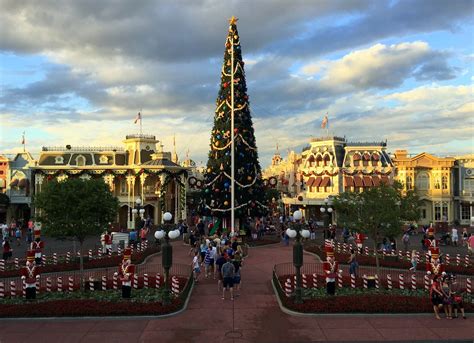 Orlando - Disney World - Magic Kingdom - Christmas Tree Vi… | Flickr