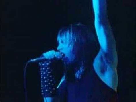 Iron Maiden - Hallowed Be Thy Name (live) - YouTube