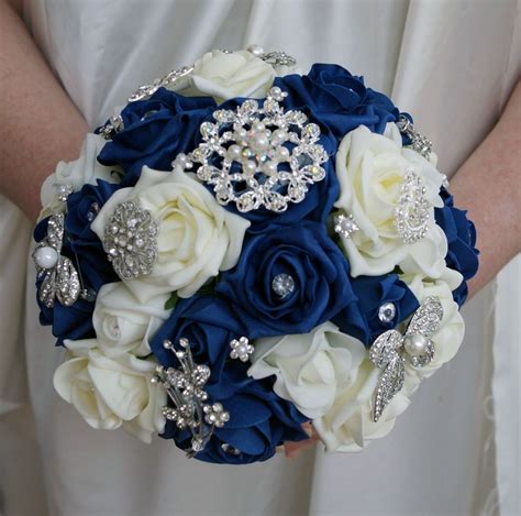 navy blue wedding flowers 50+ bridal flowers #wedding #bridalflowers #bouquet