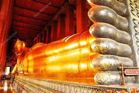 Reclining Buddha statue in Thailand Buddha Temple Wat Pho — Stock Photo © zmkstudio #4043554