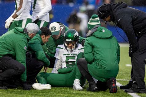 Mike White injury: Jets QB leaves game vs. Bills after hit to ...