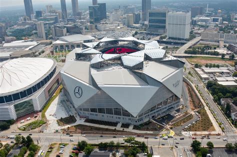 Video Showcases Pinwheel Roof of Atlanta's New Mercedes-Benz Stadium | SkyriseCities