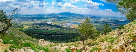 Jezreel Valley landscape, viewed from Mount Precipice — Stock Photo © RnDmS #150007154