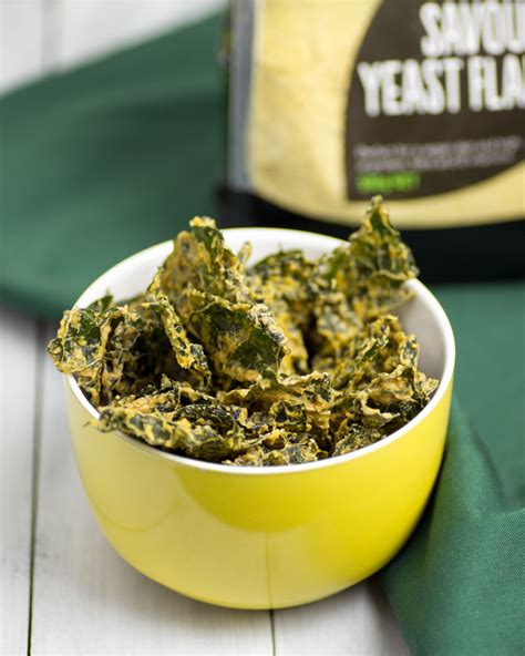 Best Ever Raw (Dehydrated) Cheesy Kale Chips | @OmNomAlly