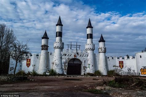 Camelot theme park now lies abandoned and looks like a horror movie set | Daily Mail Online