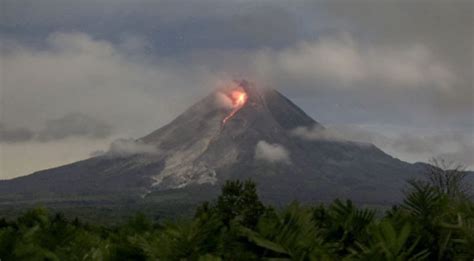 Mount Merapi Launched Incandescent Lava 15 Times