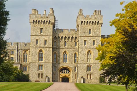 World Visits: Windsor Castle |Queen Mary’s Doll| House In England