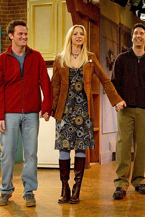 40 Kooky Phoebe Buffay Fashion Moments You Forgot You Were Obsessed With on "Friends" | Phoebe ...