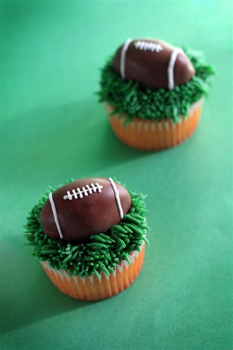 Foodista | 5 Sweet Tailgate Treats to Kick Off Football Season