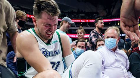 Mavs star Luka Doncic out against Suns with sprained ankle, knee | NBA.com