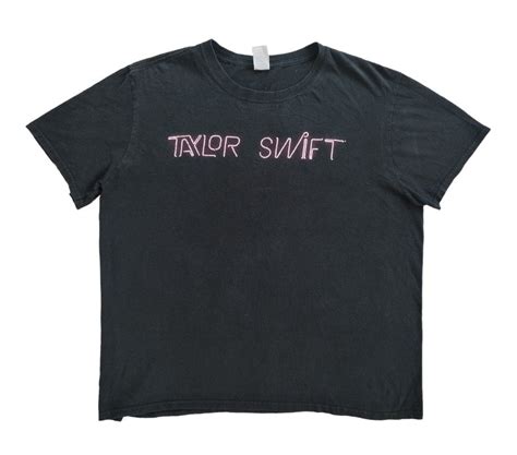 TAYLOR SWIFT WORLD TOUR BAND TEE, Women's Fashion, Tops, Shirts on ...