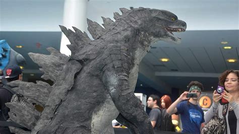 The Ultimate Godzilla Cosplay - The Awesomer