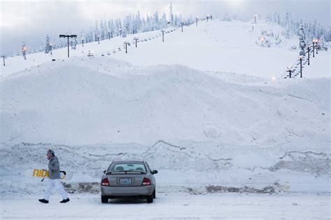 Snoqualmie Pass without water, ski area closed