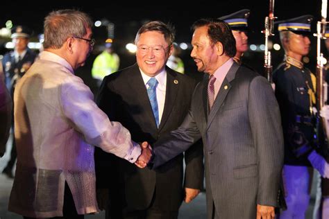 Brunei's Sultan Bolkiah arrives in Manila for state visit