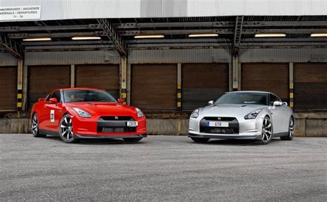 Nissan Skyline GT-R R34 vs Nissan Skyline GT-R R35: The Differences