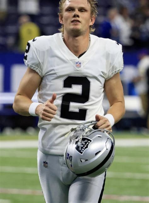 Raiders kicker bulge (Daniel Carlson???) : r/NFL_Bulges