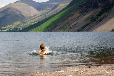 A Guide To Cold-Water Swimming | Health & Beauty | Country and Town House