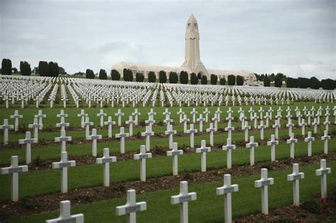 Crosses lined the French cemetery where 16,000 French soldiers killed | Pictures of Big Surf ...