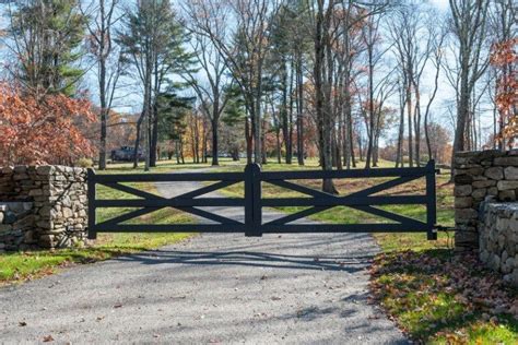 Modern Custom Ranch Gate Designs | Wooden gates driveway, Farm entrance ...