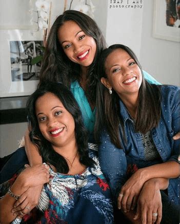 Zoe Saldana and Her Sisters - Family Entourage