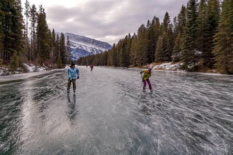 Ice skating in Banff National Park (+video)