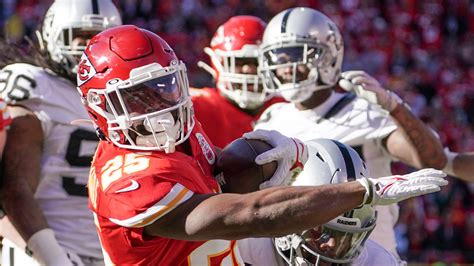 Las Vegas Raiders at Kansas City Chiefs: Game predictions, picks, odds