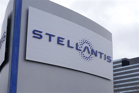 Stellantis says new small- and medium-sized electric vehicles will get ...