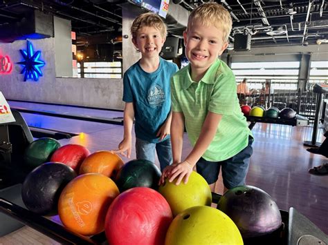 We Tried It: Bowling at Lucky Strike