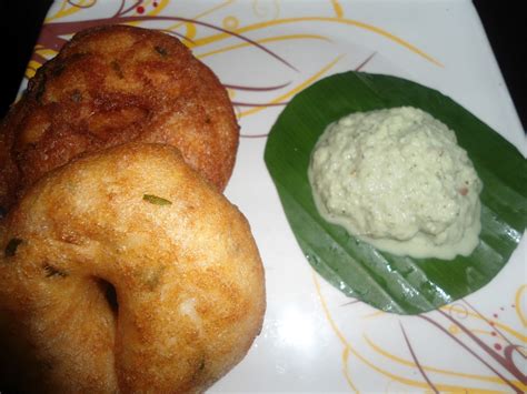 Welcome to Sreeja's Kitchen...: Medu Vada and Coconut Chutney