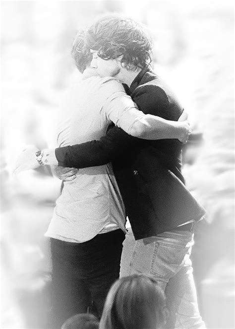 harry styles, hug, larry stylinson, louis tomlinson, larry hug - image #2930032 by miss_dior on ...