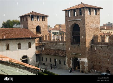 Verona italy castelvecchio castle hi-res stock photography and images ...