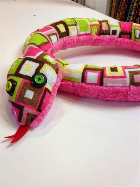 Fabric Center Utah: Tutorial: Cuddly Snake