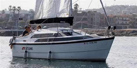 Cruising Boat Spotlight: The MacGregor 26M - A Controversial Sailboat