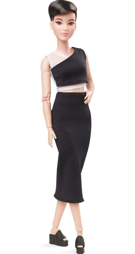 Barbie Signature Posable Barbie Looks Doll (Petite, Brunette) - Walmart.com - Walmart.com