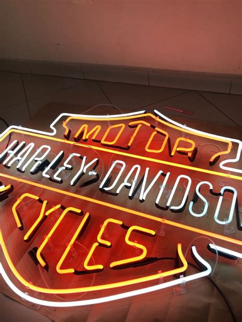 Neon Harley Davidson | Neonlaria | Neon, Neon signs, Neon box