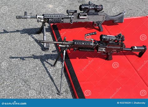Ametralladoras Ligeras M249 Y M240 Imagen de archivo editorial - Imagen de rifle, lucha: 93370539