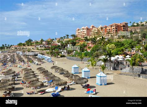 Der Strand von Bahia Del Duque an der Costa Adeje, Teneriffa, Kanarische Inseln Stockfotografie ...