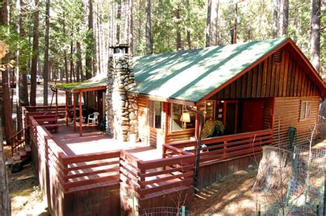 Redwoods in Yosemite - (28) Raccoon's End, Cabins, Wawona, United States of America | Glamping Hub