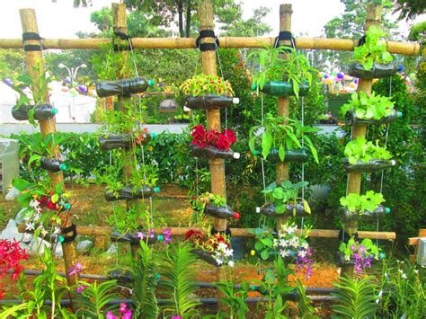 Creative Decorations with Recycled Items to Turn your Backyard into Art