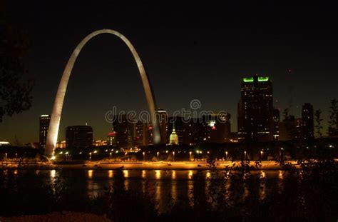 St. Louis Skyline at Night. Editorial Photography - Image of tourists ...