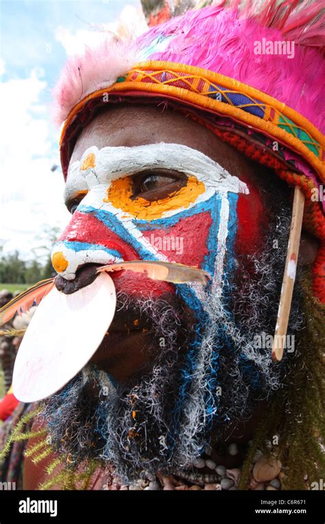 Tribesman from Papua New Guinea Stock Photo - Alamy