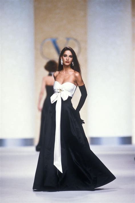 Valentino Runway Show Fall/Winter 1989 | Runway fashion couture, Fashion, High fashion outfits