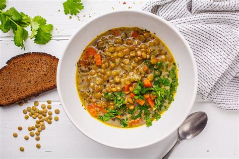 Sopa de lentilha é opção para os dias frios; veja receita!