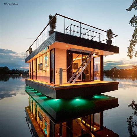 Eco-Friendly Rev House Houseboats Are Floating Luxury | Hausboot wohnen, Hausboot, Wasserhaus