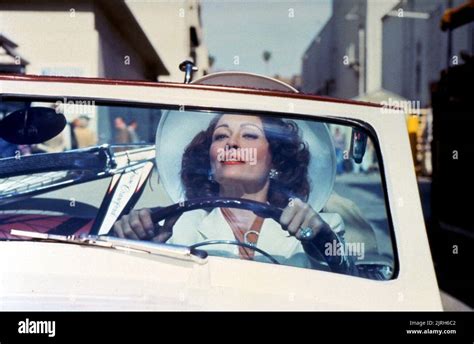 FAYE DUNAWAY, MOMMIE DEAREST, 1981 Stock Photo - Alamy