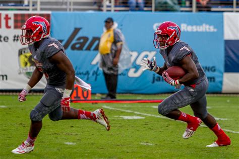 Gallery: Football versus Western Kentucky – UNIVERSITY PRESS