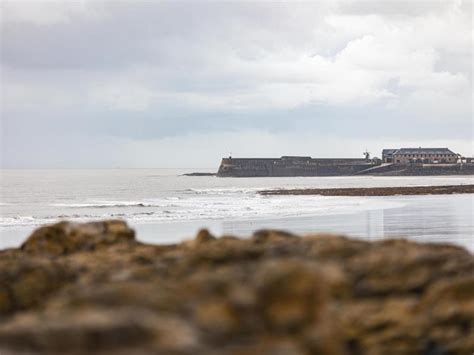 Porthcawl - Trecco Bay Beach | VisitWales