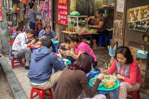 20 Best Vietnamese Street Food from North to South (& Where to Find Them)