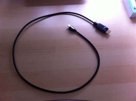 displayport - Why does a HDMI cable not work, but a Display-Port cable ...